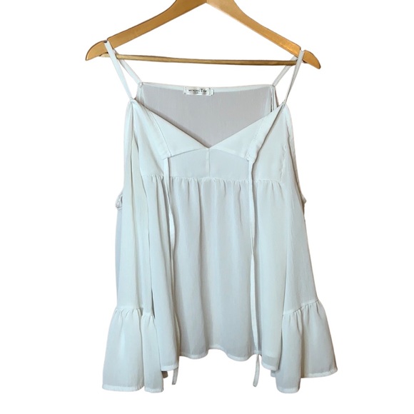 FLOWY WHITE COLD SHOULDER TOP!! - Picture 1 of 9